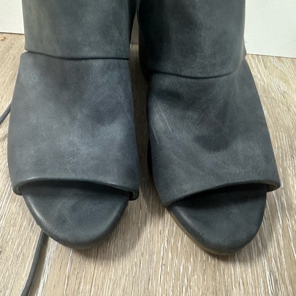 Kenneth Cole Slip On Open Toe Blue/Beige Block Heel Leather Size 7M - Picture 2 of 14